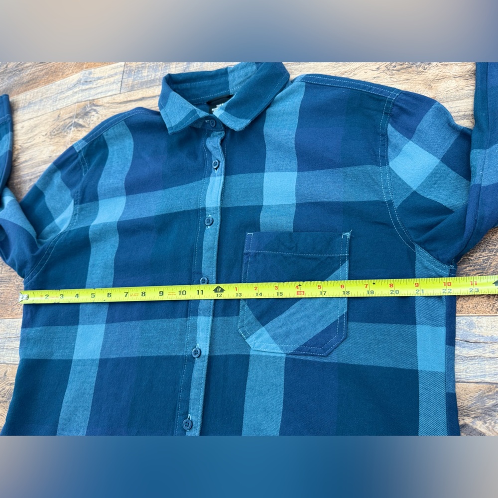 The North Face Women’s Teal and Navy Plaid Flannel Long Sleeve Shirt, Size Med - Picture 7 of 16